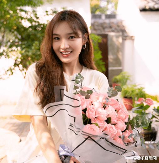 河北滦州：寒冬时节鲜花俏