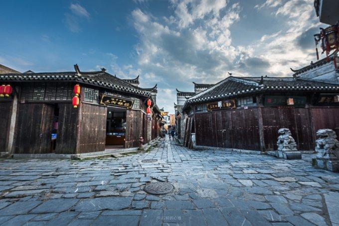 逃出平静乡村